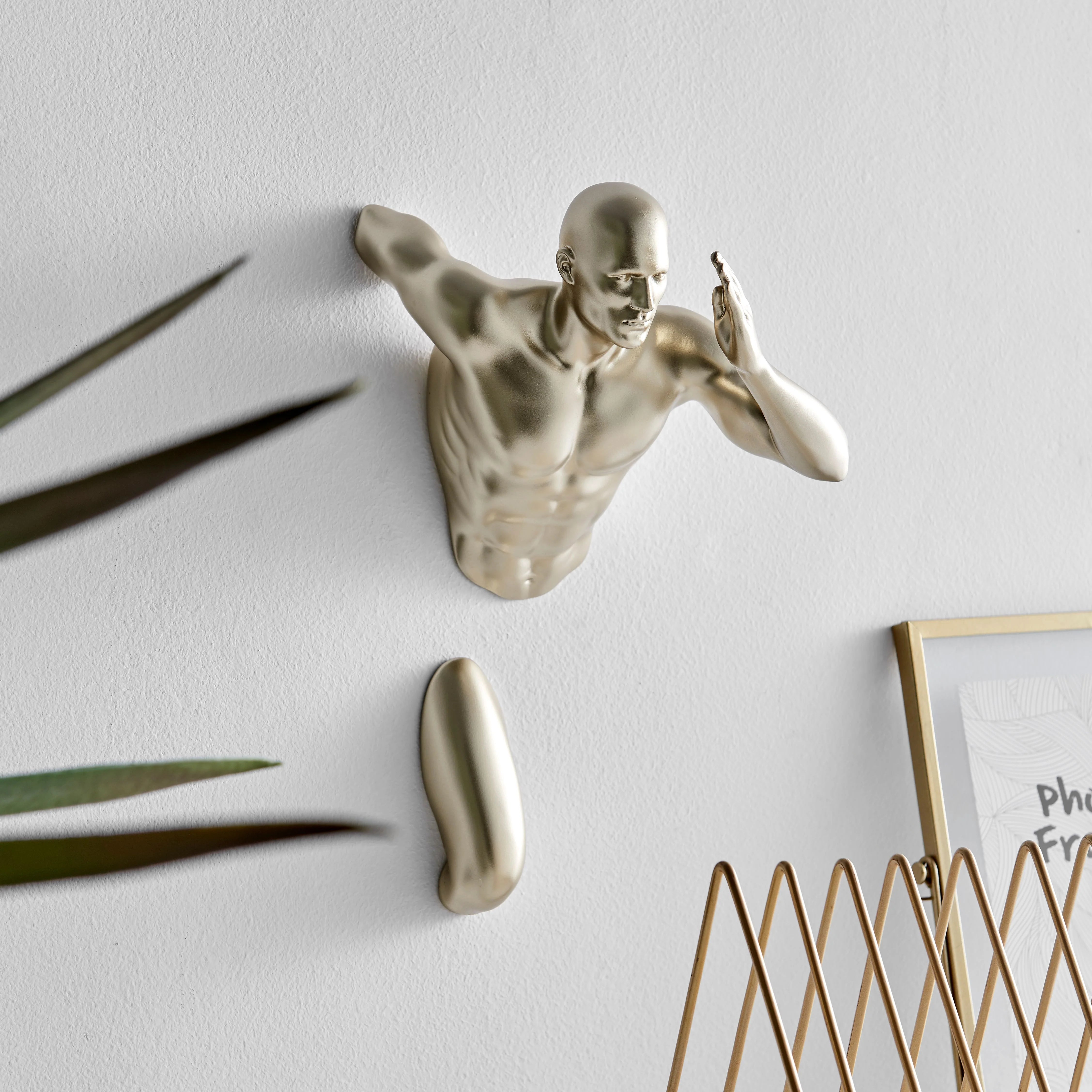 RUNNER MAN WALL DECOR - Euro Living Furniture