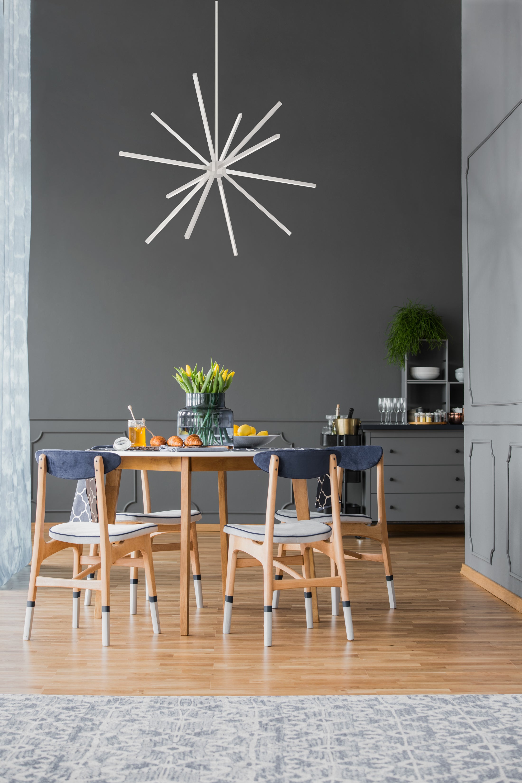 Starburst 32-in Pendant - Euro Living Furniture