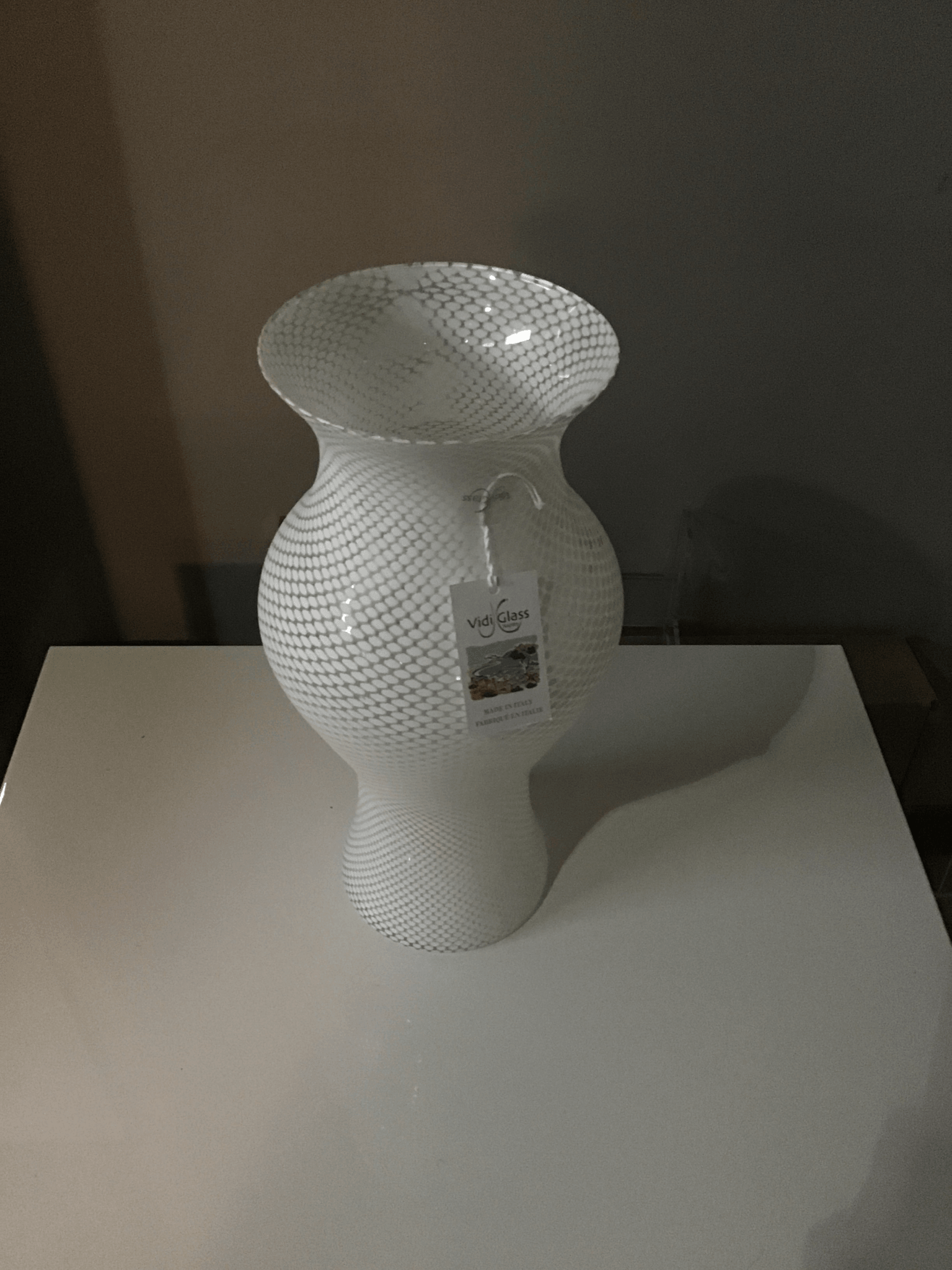 Vidi glass vase, White - Euro Living Furniture