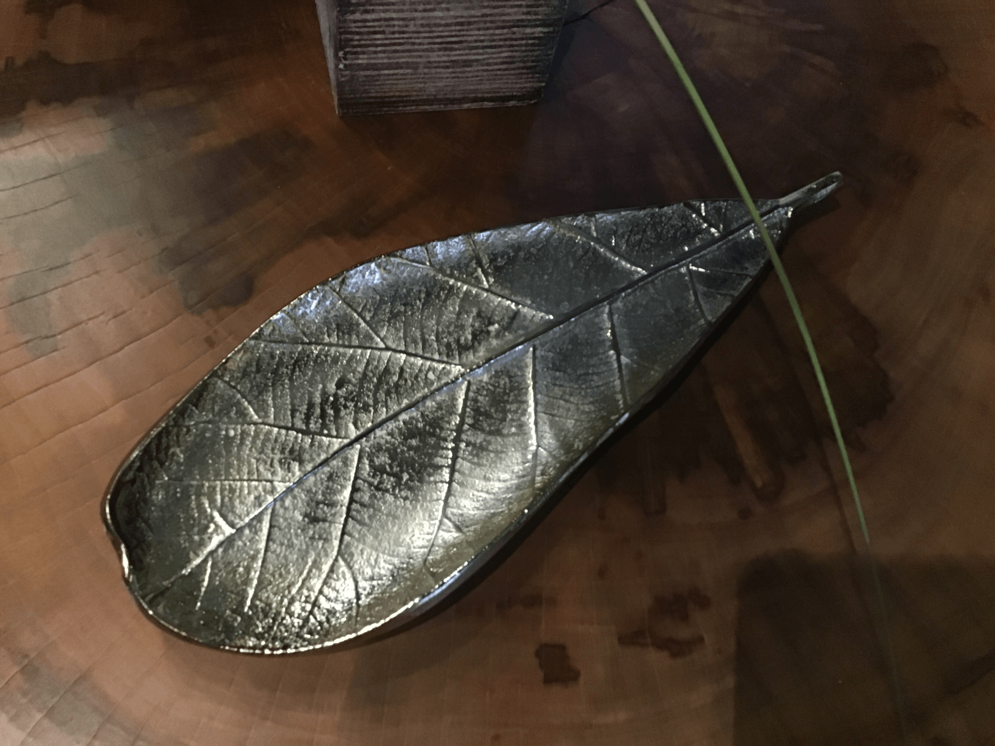 Leaf plate decor - Euro Living Furniture