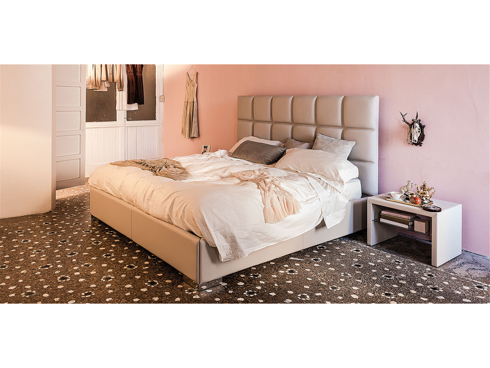 William Bed - Euro Living Furniture