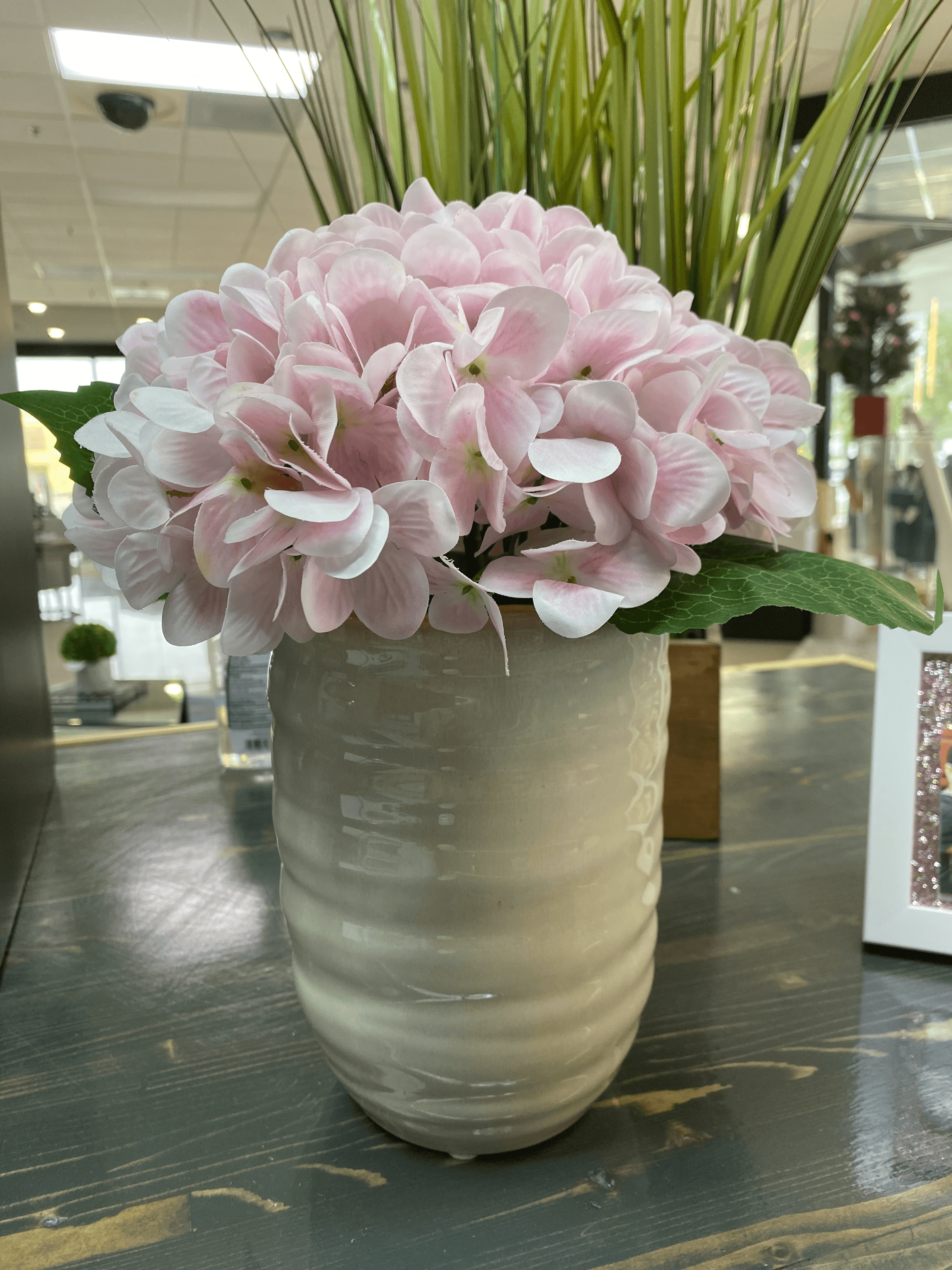 Flower vase - Euro Living Furniture