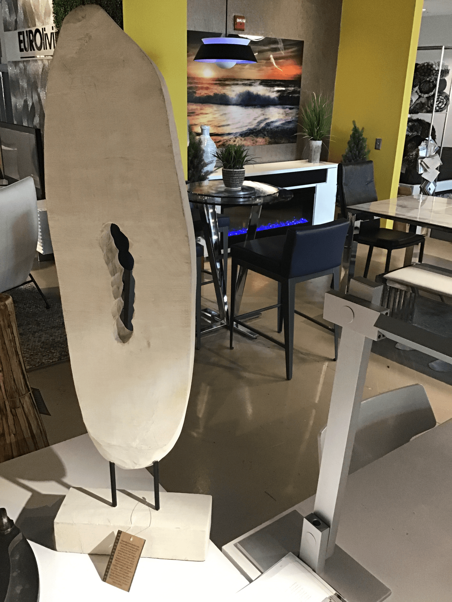 Rock stand, white wood - Euro Living Furniture
