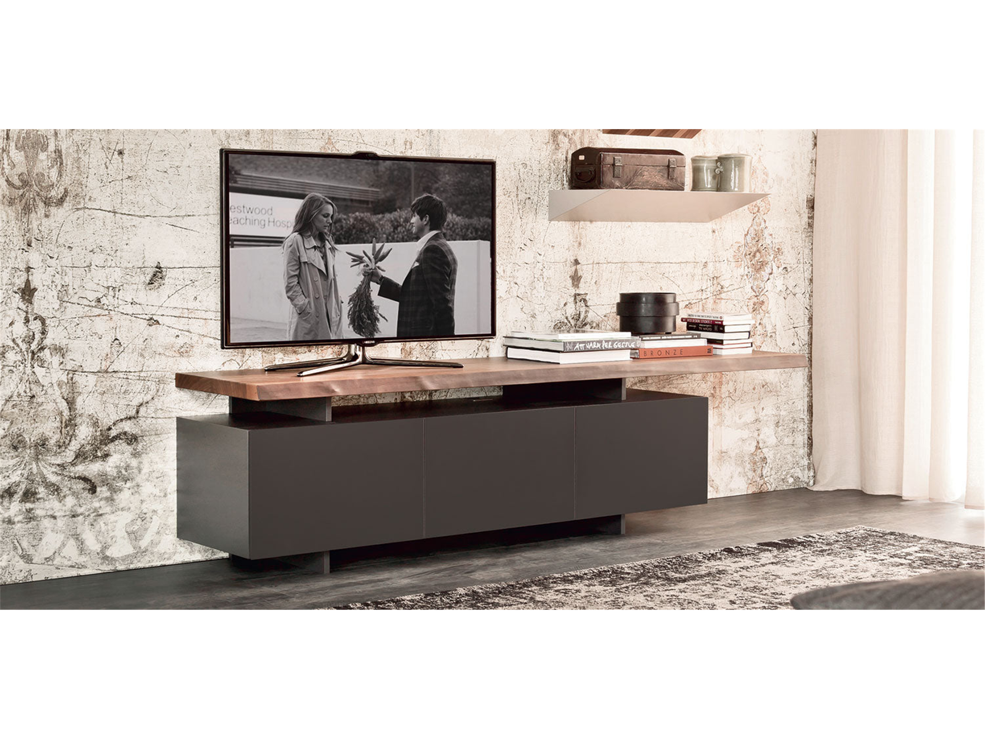 Seneca Tv Stand - Euro Living Furniture